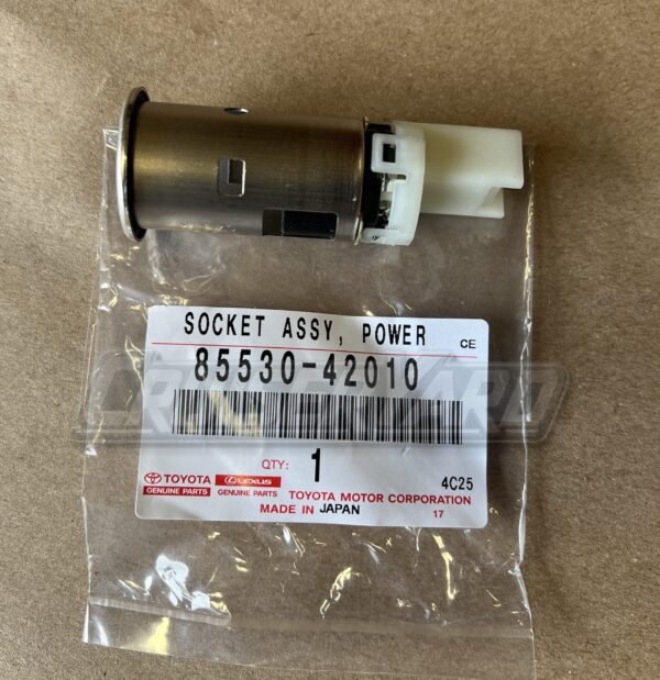 Toyota RAV4 2012-2019 12v Socket Power Outlet and Cover Rear - Image 3