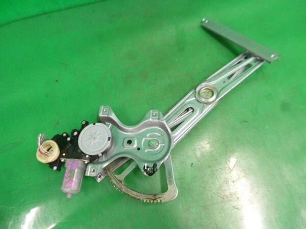 Toyota Avensis 2008-2018 - Passenger door window regulator